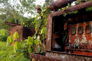 dichtbij omhoog foto van oud machine, voertuig, roestig