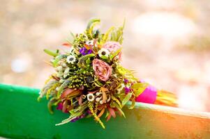 bruid bloem boeket. bloemen boeket arrangement voor decoratie Bij bruiloft foto