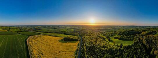 panoramisch antenne visie van de platteland weg in yorkshire foto