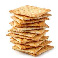 ai gegenereerd knapperig stack van crackers geïsoleerd Aan wit, perfect voor tussendoortje ontwerpen, ai gegenereerd. foto