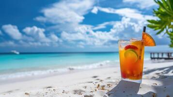 ai gegenereerd kilte met een zomer cocktail Aan een zanderig strand, zee visie. ruimte voor tekst, ai gegenereerd foto