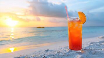 ai gegenereerd verkoudheid zomer gemengd cocktail Aan zanderig strand Bij zonsondergang, ai gegenereerd. foto