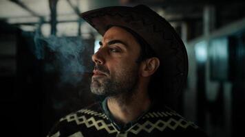 cowboy rook een sigaar foto