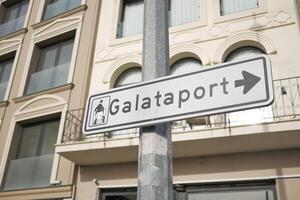 Galatapoort tekst teken in Eminonu foto