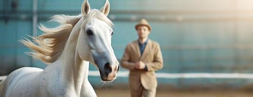 ai gegenereerd elegant wit paard met een Mens in wijnoogst kleding. de focus is Aan een rasecht merrie. trainer rijder wazig in de achtergrond, ruiter rijden. panorama met kopiëren ruimte. foto