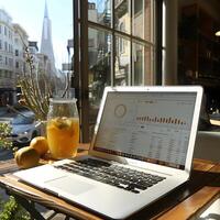 laptop Aan een tafel , bedrijf concept foto