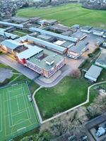 hoog hoek visie van schuurveld college weg Bij oosten- luton stad van Engeland gedurende zonsondergang. luton, Engeland uk. feb 19e, 2024 foto