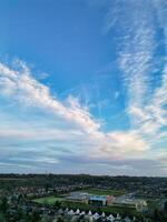 hoog hoek visie van schuurveld college weg Bij oosten- luton stad van Engeland gedurende zonsondergang. luton, Engeland uk. feb 19e, 2024 foto