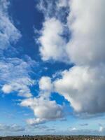 hoog hoek visie van winter lucht en wolken over- stad van Engeland uk foto