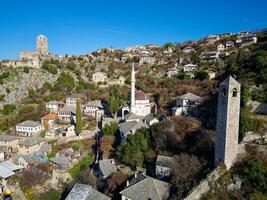 antenne visie van de historisch stedelijk plaats van pocitelj, een traditioneel oud dorp van Bosnië en herzegovina. foto