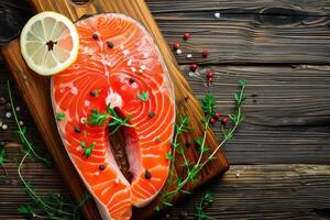 ai gegenereerd een plak van Zalm Aan rustiek houten tafel foto