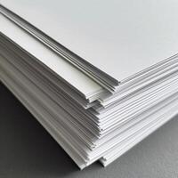 ai gegenereerd een stack van lakens van papier Aan de tafel, papier documenten zit vast Aan de tafel. bedrijf concept foto