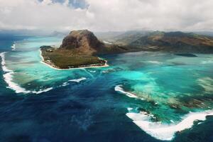 een vogelperspectief visie van le Morne brabant, een UNESCO wereld erfgoed site.koraal rif van de eiland van Mauritius foto