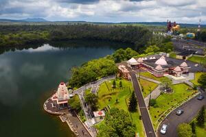 de ganga talao tempel in groots bassin, savanne, Mauritius. foto