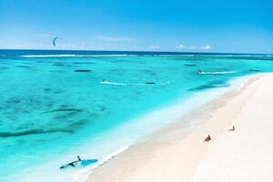 antenne visie van le Morne strand in de Indisch oceaan Aan de eiland van Mauritius foto