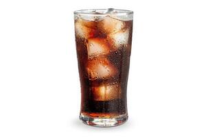 ai gegenereerd cola met ijs in een glas Aan een wit achtergrond foto