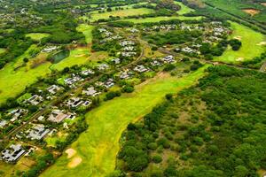 een vogelperspectief visie van de stad- en golf cursussen Aan de eiland van mauritius.villas Aan de eiland van mauritius.golf Cursus foto