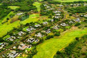 een vogelperspectief visie van de stad- en golf cursussen Aan de eiland van mauritius.villas Aan de eiland van mauritius.golf Cursus foto