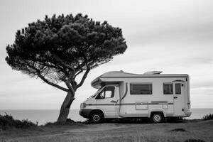 ai gegenereerd camping in de veld- van een mobiel huis. camping in een camper busje foto