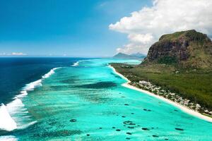 een vogel oog visie van le Morne brabant Aan de eiland van Mauritius foto