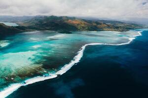 een vogelperspectief visie van le Morne brabant, een UNESCO wereld erfgoed site.koraal rif van de eiland van Mauritius foto