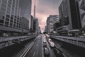 laag hoek visie van Paulista Laan, sao paulo Brazilië. februari 19 2024. foto