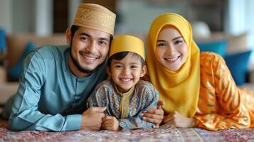 ai gegenereerd gelukkig glimlach Aziatisch moslim familie in Ramadhan viering foto