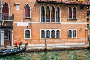 de huis Aan de kust van de kanaal - Venetië, Italië foto