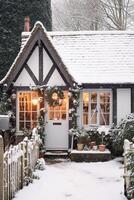 ai gegenereerd mooi land huisje versierd voor Kerstmis Aan een besneeuwd winter dag, vakantie en viering, generatief ai foto
