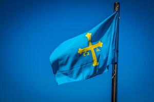 vlag van Spaans Asturië autonoom gemeenschap golvend in de wind detail foto