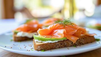 ai gegenereerd avocado geroosterd brood met gerookt Zalm voor ontbijt, eigengemaakt keuken en traditioneel voedsel, land leven foto