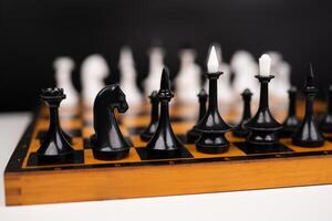 mooi spelen schaak Aan de schaakbord voordat de spel foto