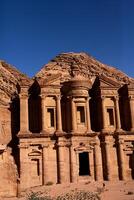 schoonheid van rotsen en oude architectuur in petra, Jordanië. oude tempel in petra, Jordanië. foto