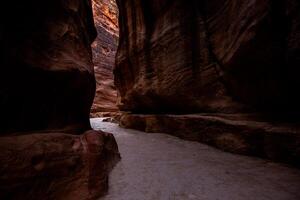 schoonheid van rotsen en oude architectuur in petra, Jordanië. oude tempel in petra, Jordanië. foto