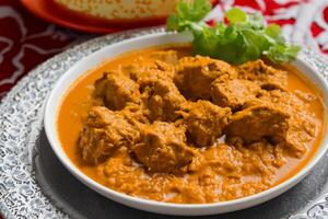 genieten de voortreffelijk lam of rundvlees kerrie rendang, klaar naar worden genoten Aan eid al-adha, vastleggen de essence van viering in een perfect foto, presentatie van culinaire meesterschap en feestelijk toegeeflijkheid foto