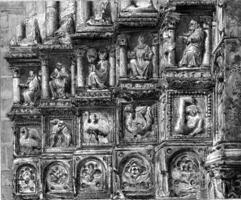 fragment van bas-reliëfs van de portaal sens kathedraal, wijnoogst gravure. foto