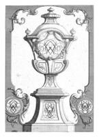 tuin vaas met monogram, gerit visscher, na jean Bernard eer torentje, 1690 - 1710 foto