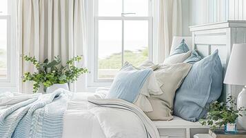 ai gegenereerd wit kust- huisje slaapkamer decor, interieur ontwerp en huis decor, bed met elegant beddengoed en op maat gemaakt meubilair, Engels land huis en vakantie verhuur foto