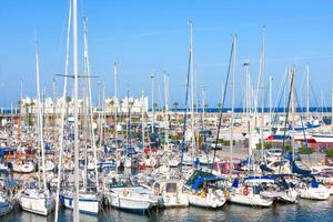 jachten en boten in de haven van Barcelona foto