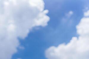 wazig vredig natuurlijk blauw lucht wolken landschap achtergrond foto