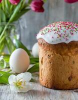 Pasen ei panettone brood taart achtergrond gelukkig Pasen voorjaar vakantie tulp foto