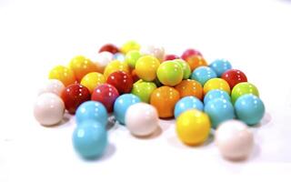 ai gegenereerd kleurrijk kauwgomballen foto