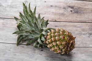 zoet biologisch rijp tropisch ananas foto