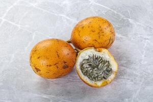 zoet en sappig geel maracuya fruit foto