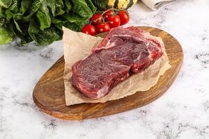 rauw rib oog rundvlees premie steak foto