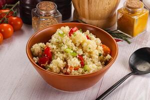 veganistisch keuken couscous met groenten foto