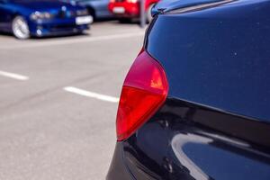 detailopname van een sport- auto onderdelen foto