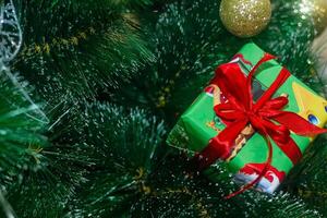 Kerstmis boom met geschenk dozen, Kerstmis boom en geschenken, Kerstmis boom en decoraties foto