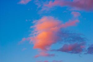 wolken in de lucht, kleurrijk wolken in de lucht foto