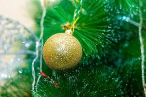 Kerstmis boom met geschenk dozen, Kerstmis boom en geschenken, Kerstmis boom en decoraties foto